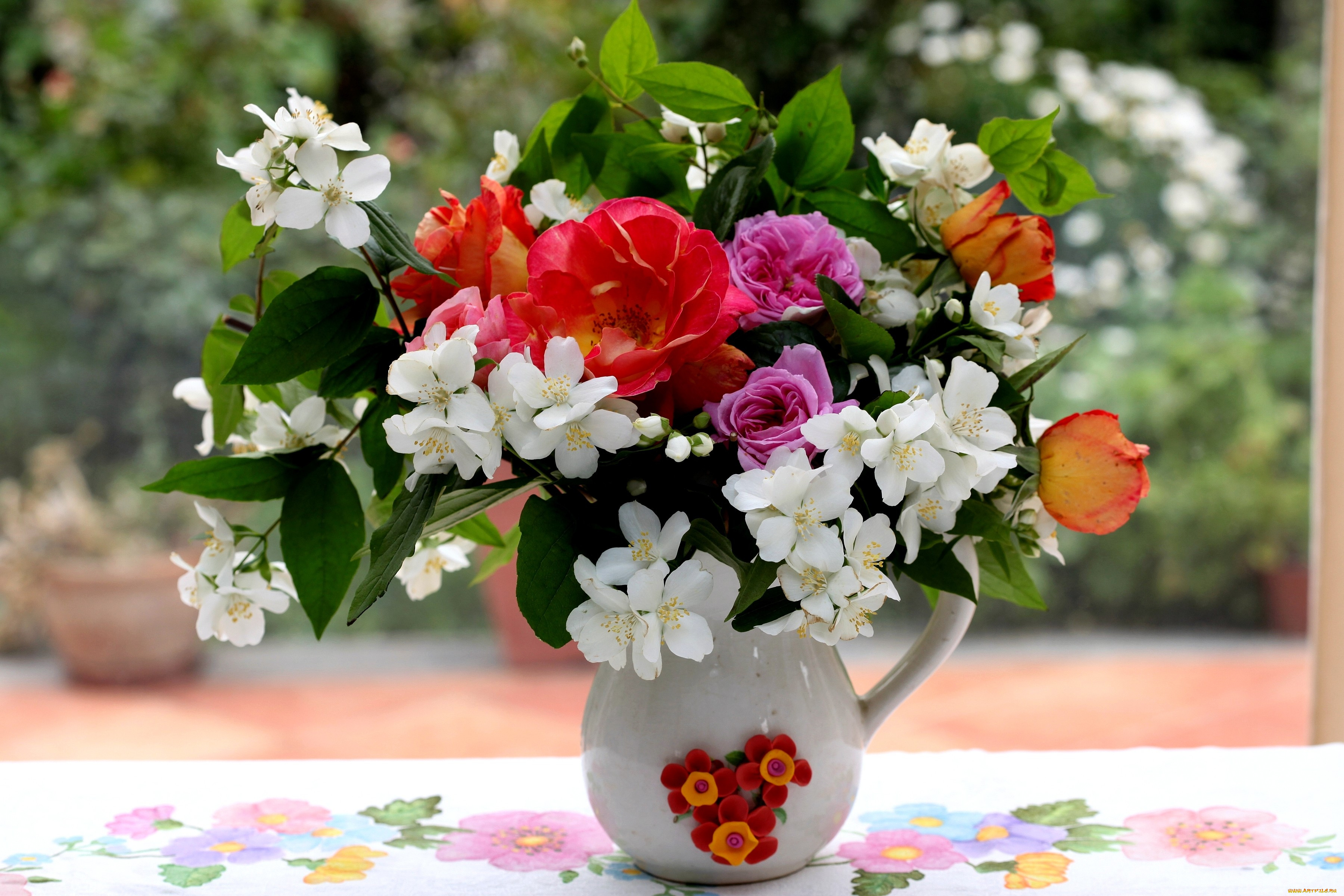 Красоты цветы в вазах яркие